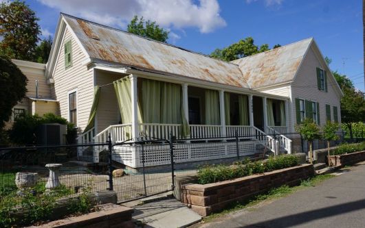 [Picture of Dent Long House]